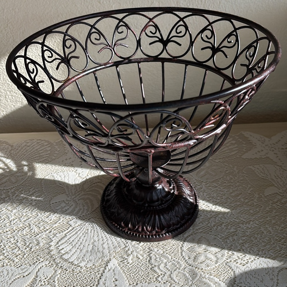 Pedestal Iron Open Work Wire Bowl